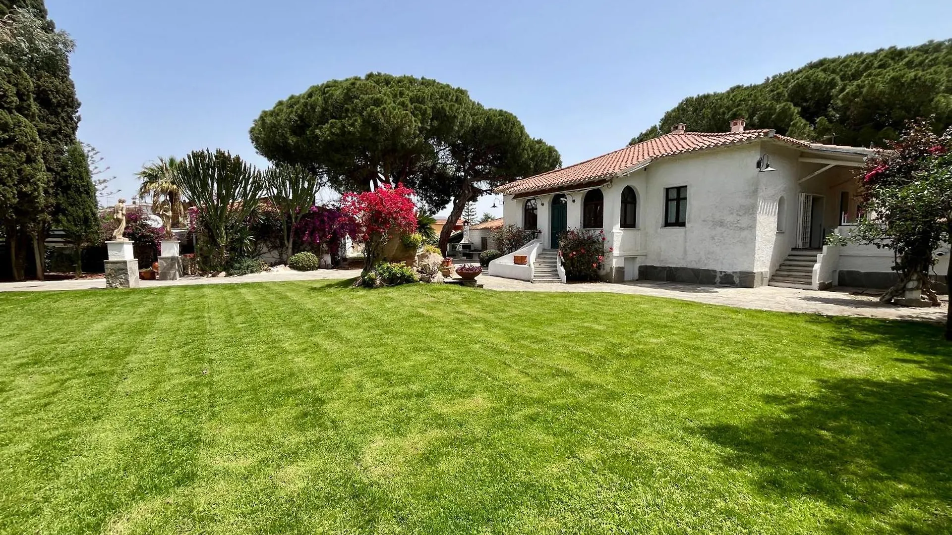Historic Villa Giardini, Pool And Private Park Capoterra Italie