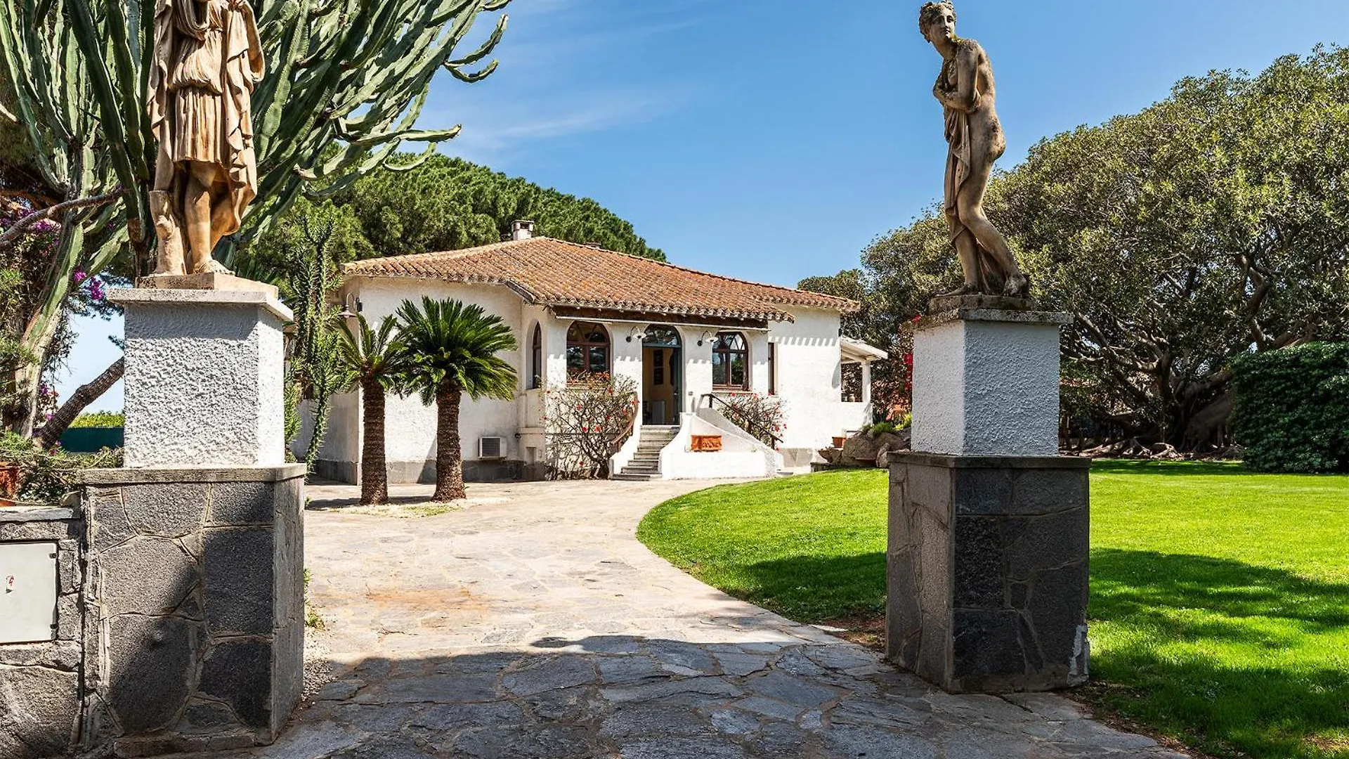 Historic Villa Giardini, Pool And Private Park Capoterra