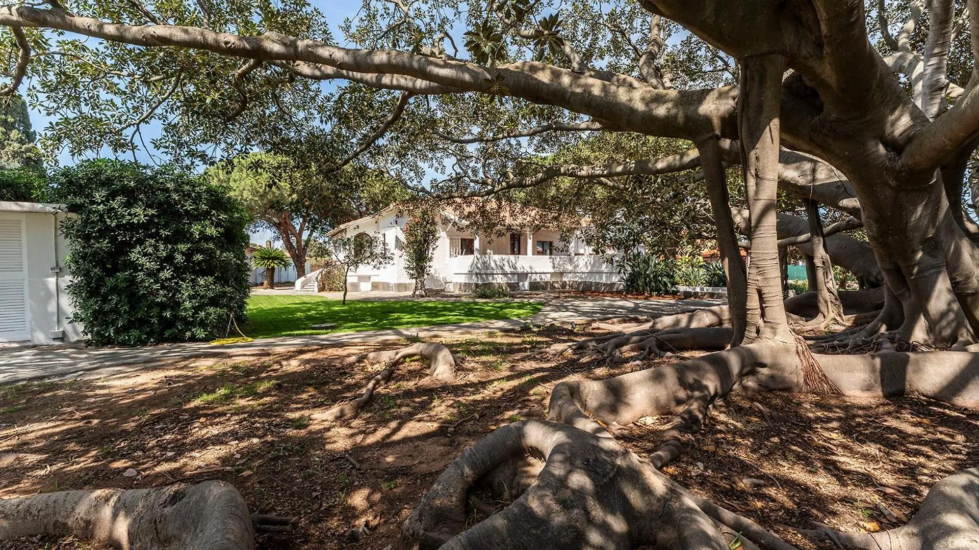 Historic Villa Giardini, Pool And Private Park Capoterra